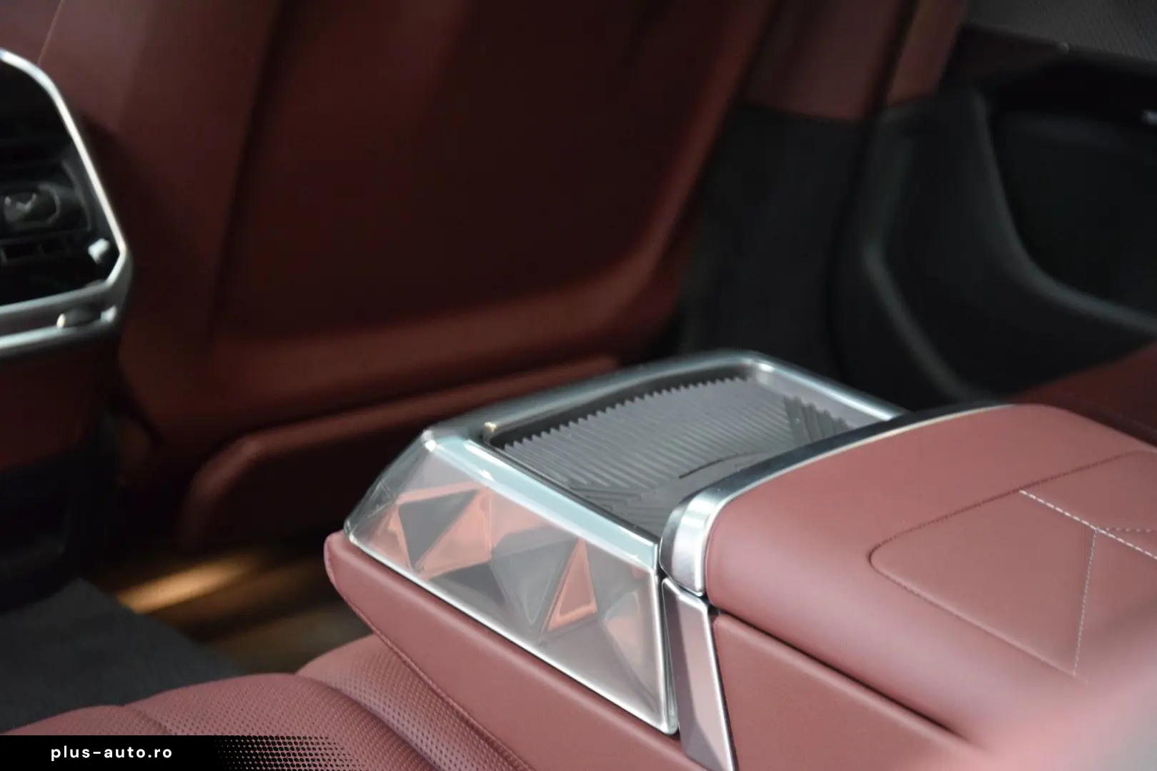 BMW M760e xDrive Theatre Screen Auto-Doors Voll Aust