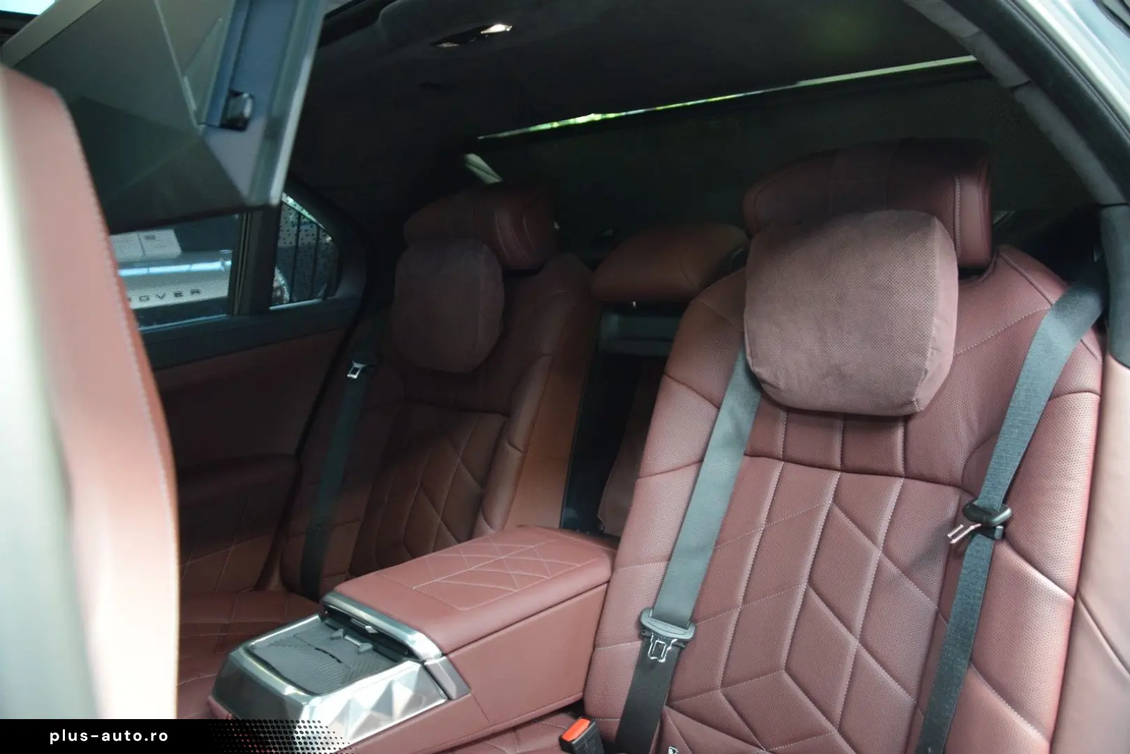 BMW M760e xDrive Theatre Screen Auto-Doors Voll Aust