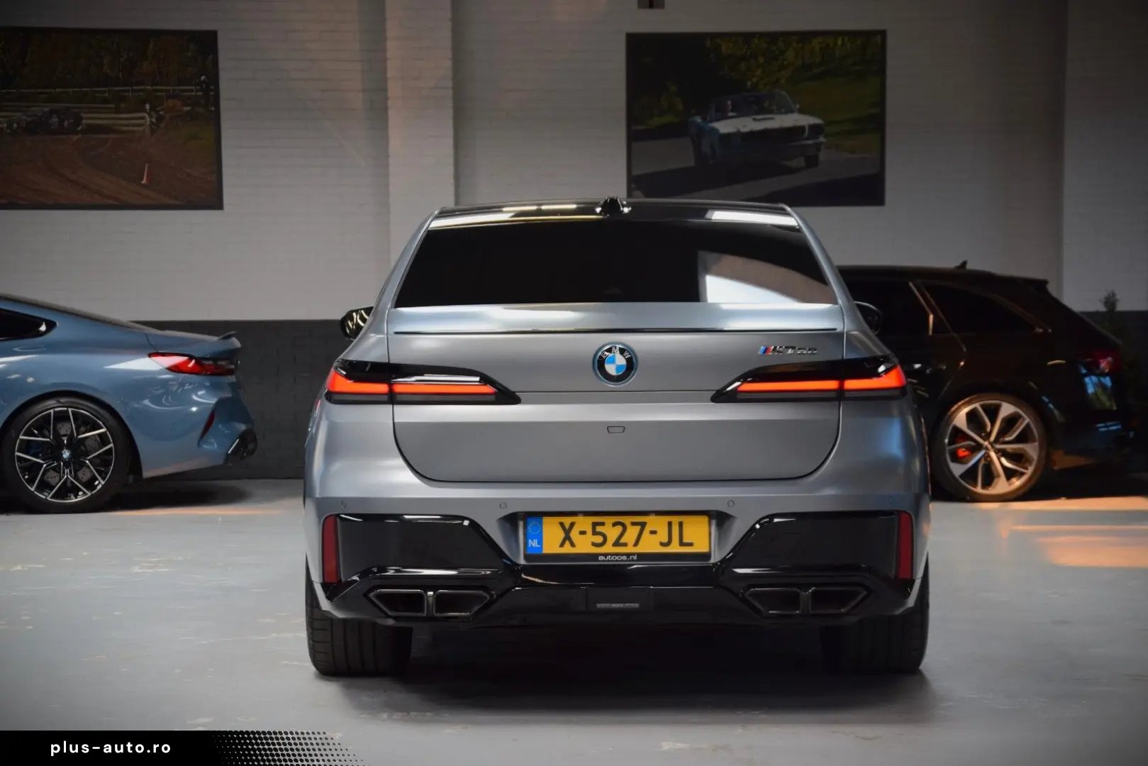 BMW M760e xDrive Theatre Screen Auto-Doors Voll Aust