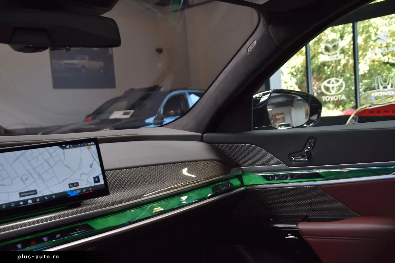BMW M760e xDrive Theatre Screen Auto-Doors Voll Aust