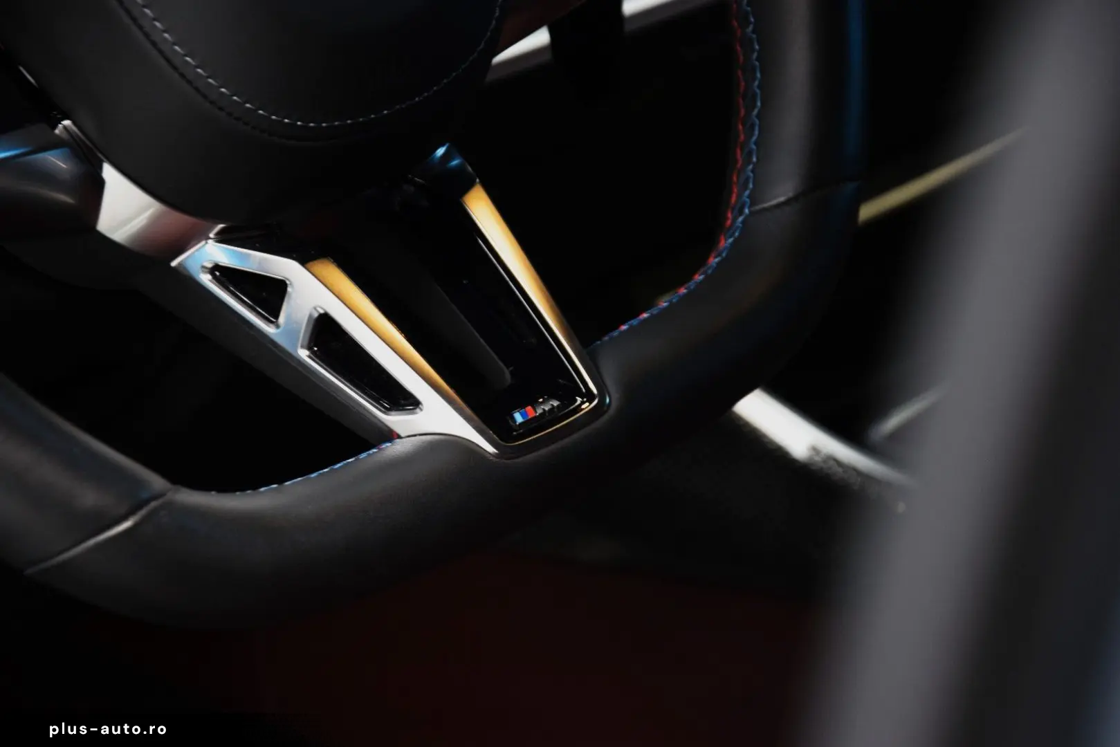 BMW M760e xDrive Theatre Screen Auto-Doors Voll Aust