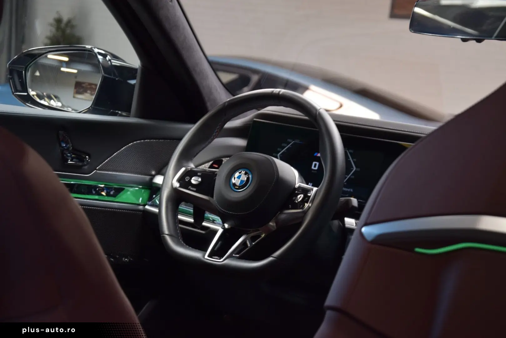 BMW M760e xDrive Theatre Screen Auto-Doors Voll Aust