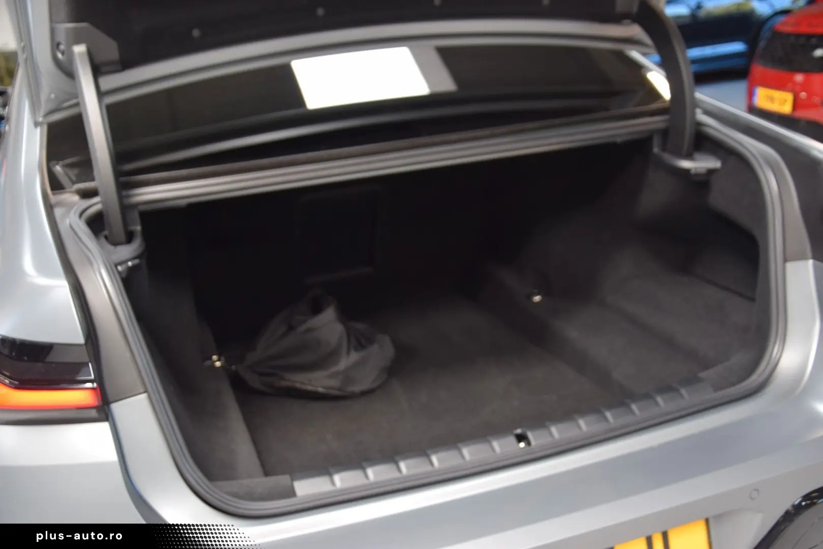 BMW M760e xDrive Theatre Screen Auto-Doors Voll Aust