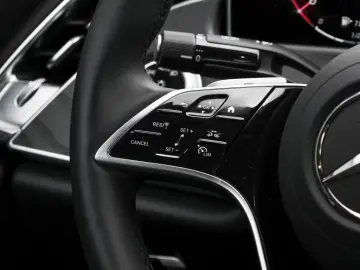 Mercedes-Benz E 300 e Avantgarde