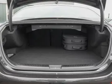 Mercedes-Benz E 300 e Avantgarde