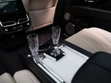 BENTLEY Bentayga_V8_Mulliner