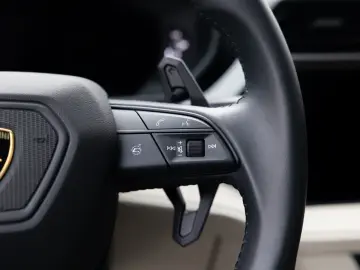 LAMBORGHINI Urus SE _Akrapovic_PPF