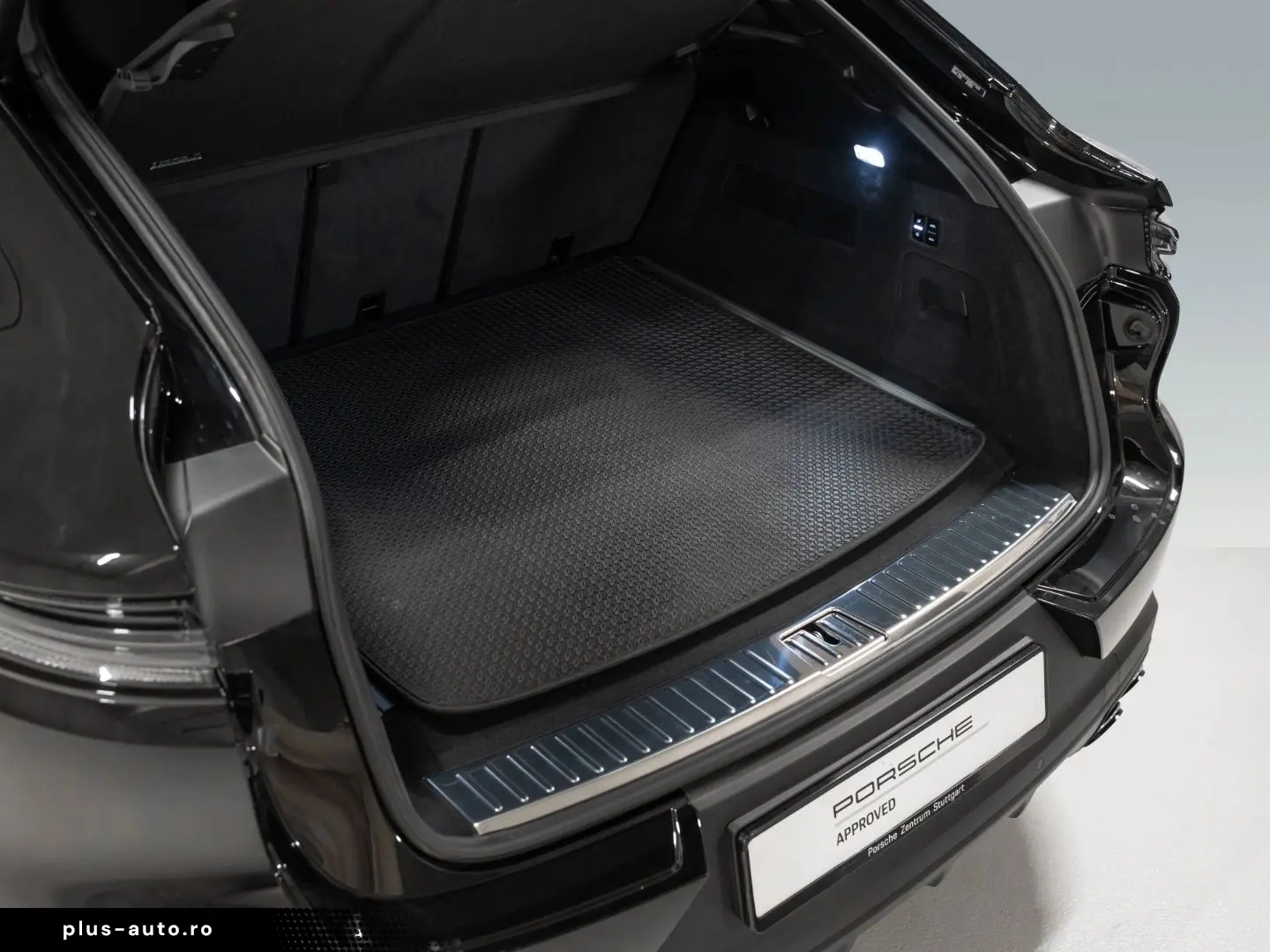 PORSCHE Cayenne E-Hybrid Coupe_HeadUp_BOSE