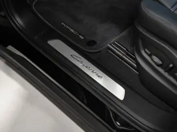 PORSCHE Cayenne E-Hybrid Coupe_HeadUp_BOSE
