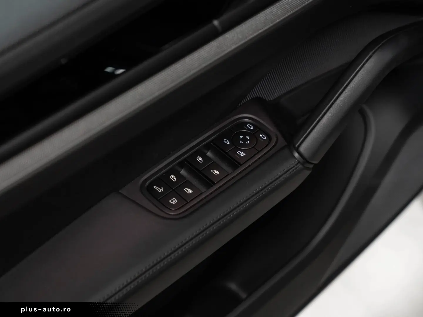 PORSCHE Cayenne E-Hybrid Coupe_HeadUp_BOSE
