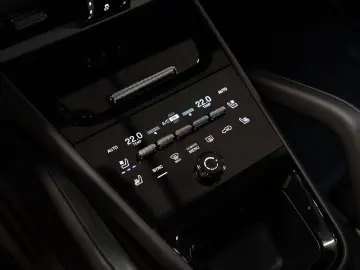 PORSCHE Cayenne E-Hybrid Coupe_HeadUp_BOSE