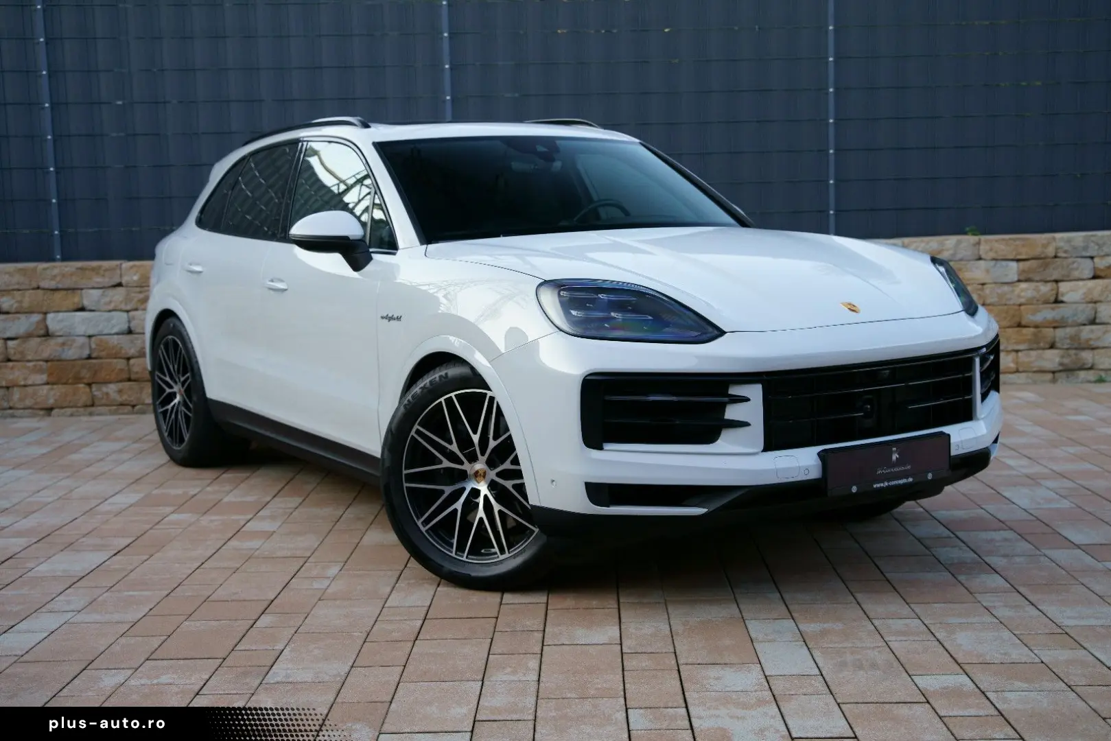 PORSCHE Cayenne E-Hybri_HD-MATRIX_ACC