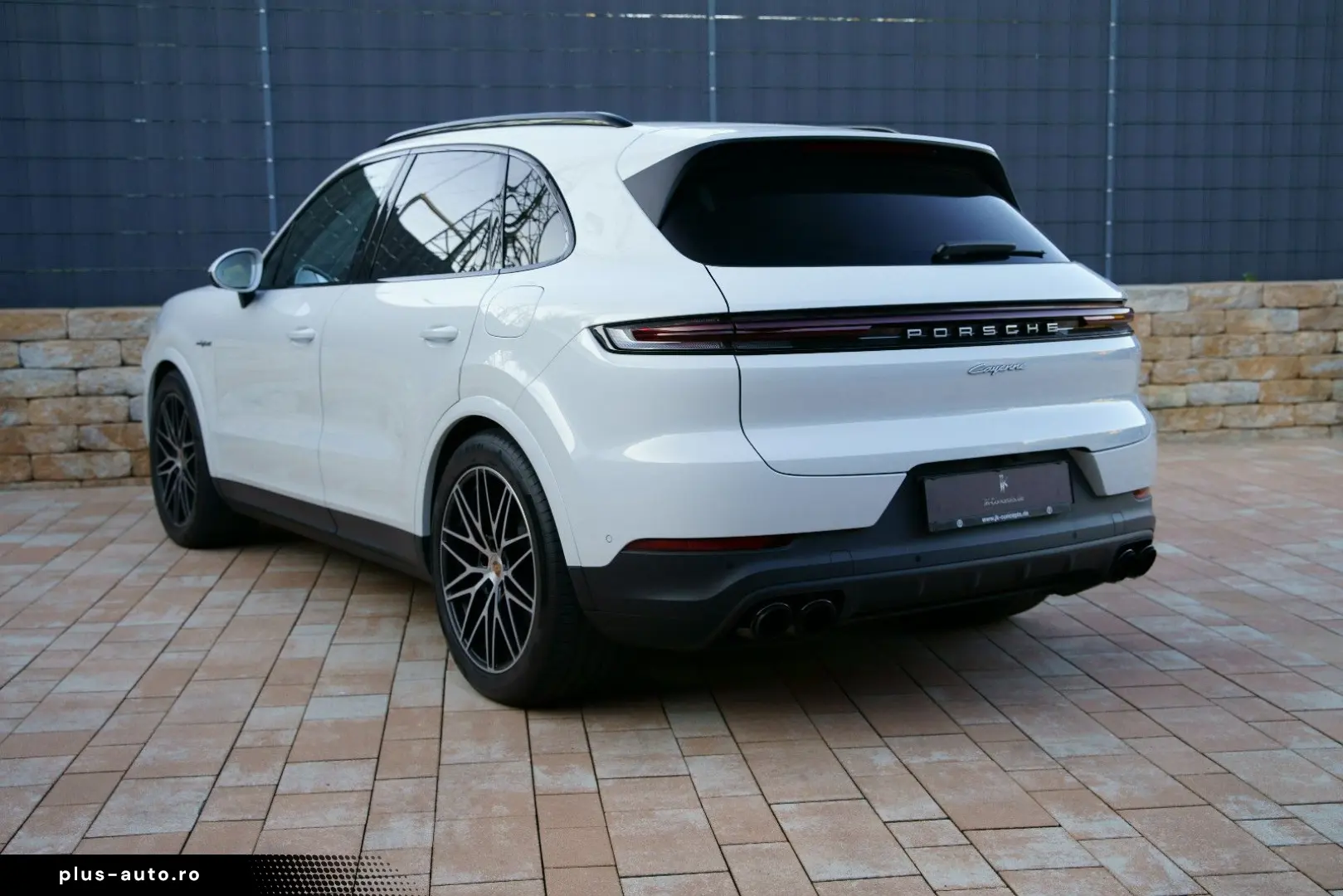 PORSCHE Cayenne E-Hybri_HD-MATRIX_ACC