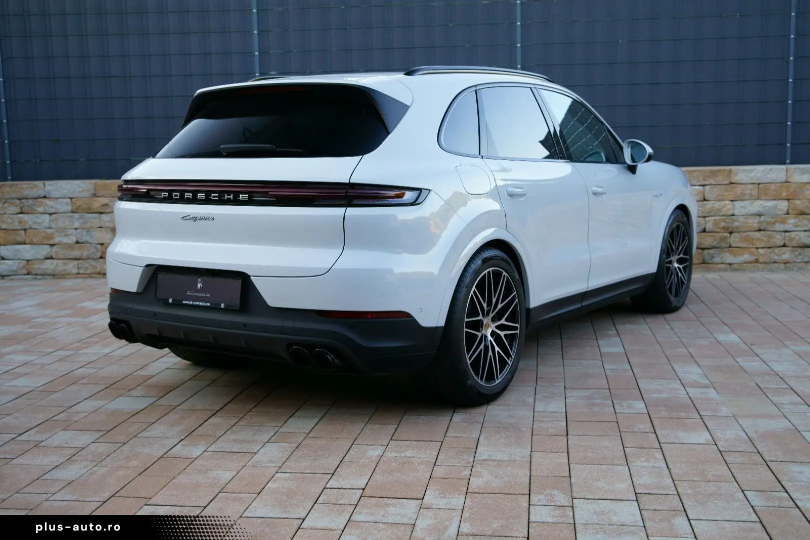 PORSCHE Cayenne E-Hybri_HD-MATRIX_ACC