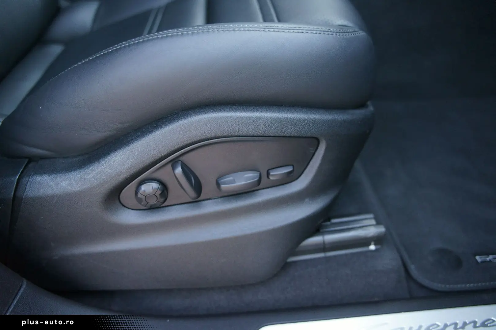 PORSCHE Cayenne E-Hybri_HD-MATRIX_ACC