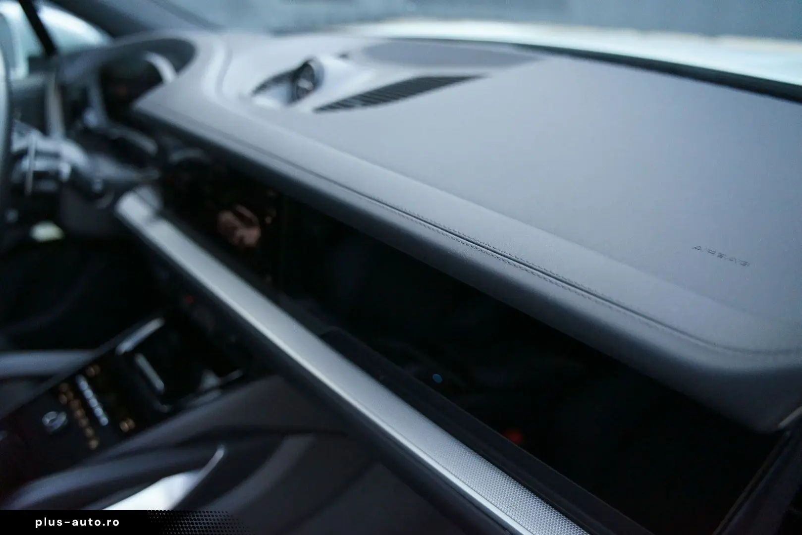 PORSCHE Cayenne E-Hybri_HD-MATRIX_ACC