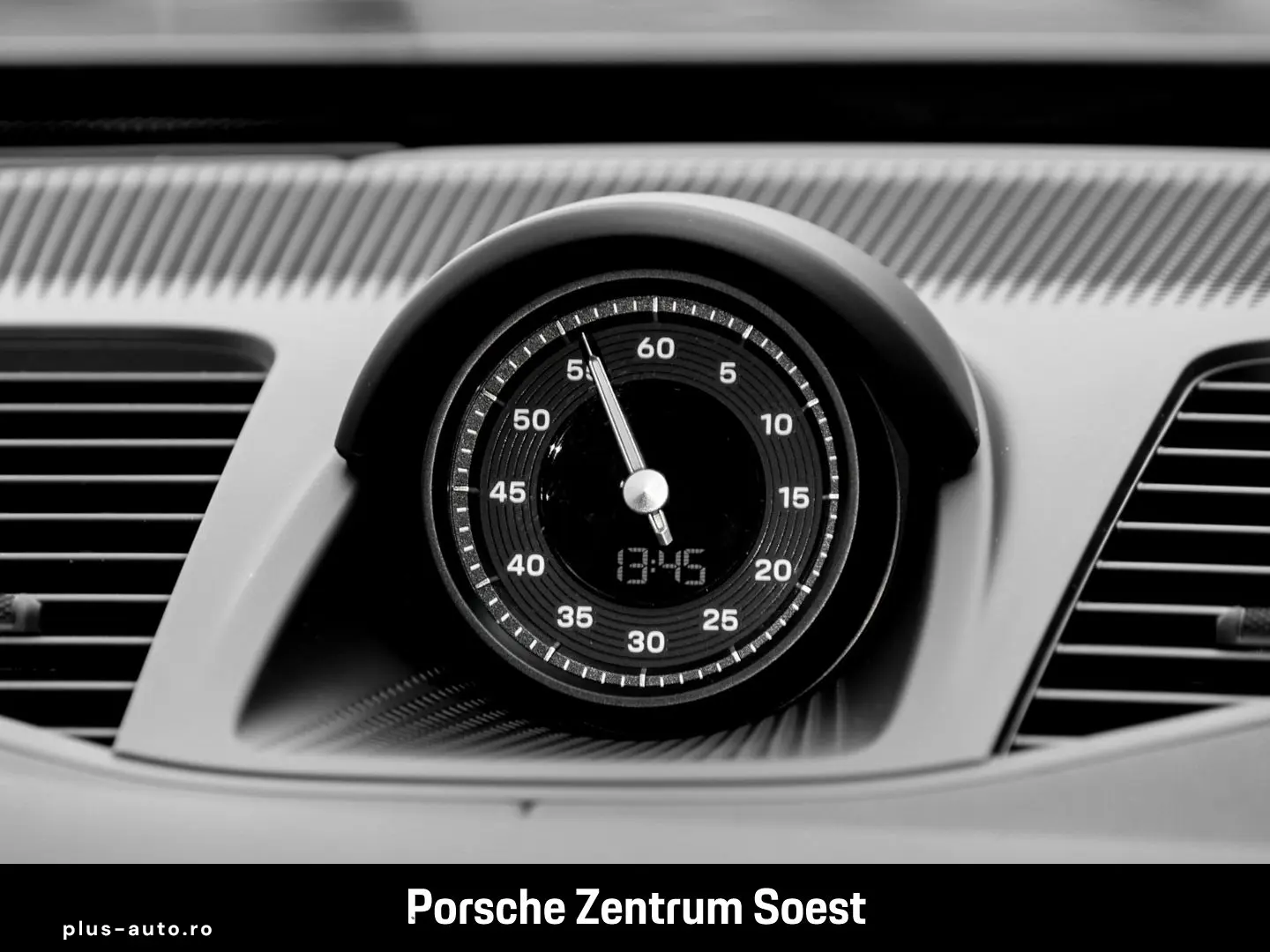 PORSCHE Panamera 4 E-Hybrid_Panoramic_BOSE