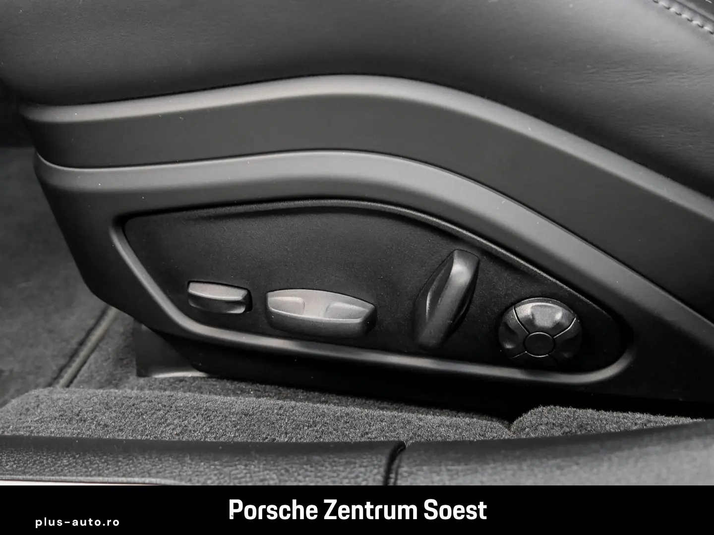 PORSCHE Panamera 4 E-Hybrid_Panoramic_BOSE