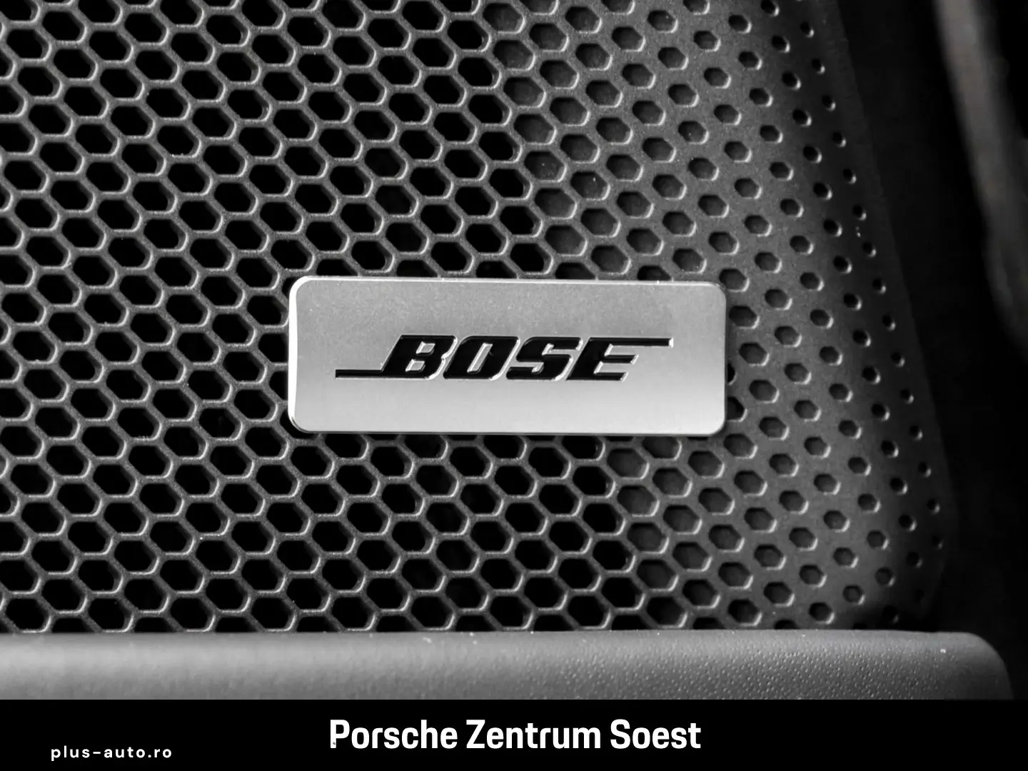 PORSCHE Panamera 4 E-Hybrid_Panoramic_BOSE
