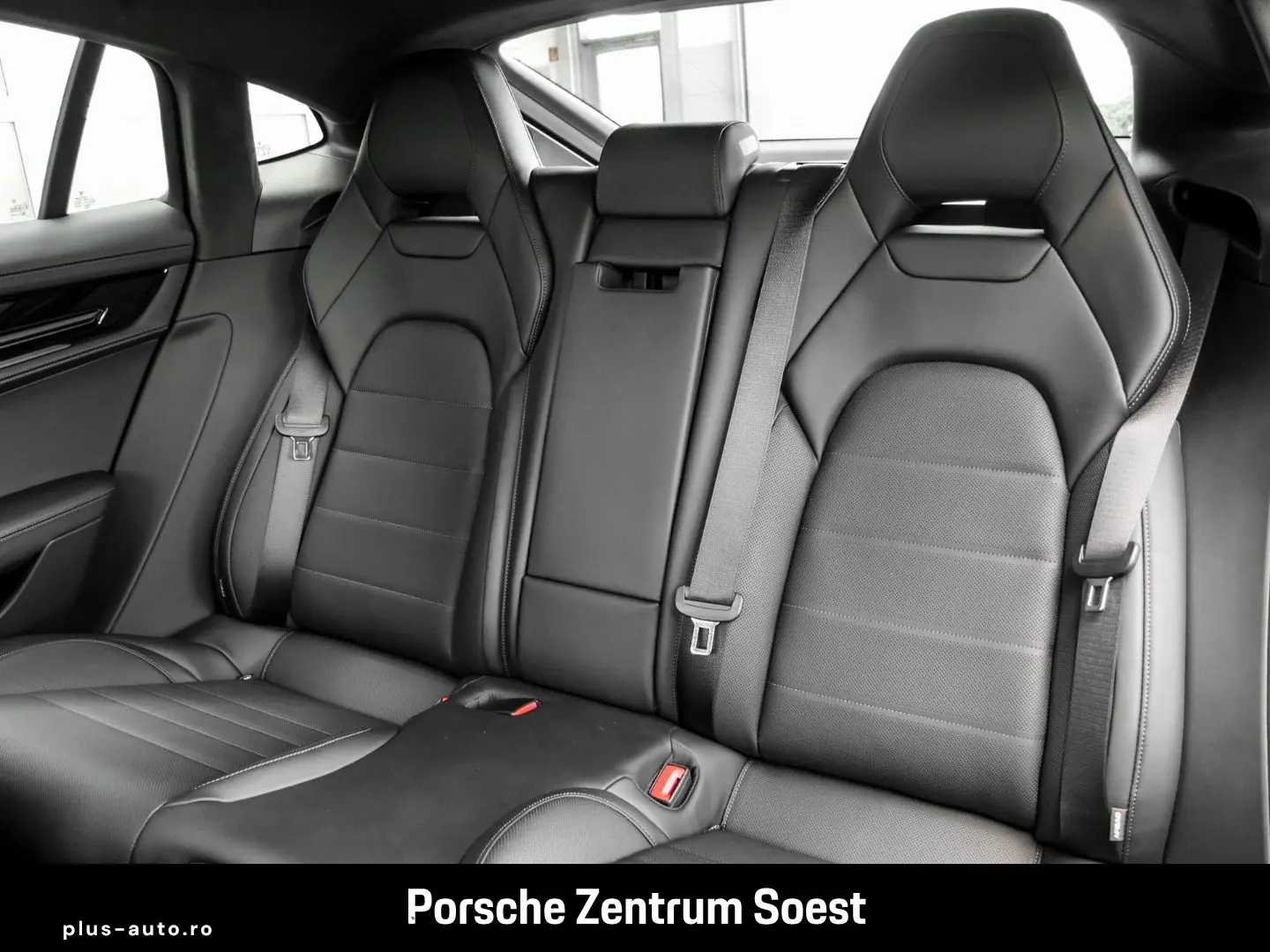 PORSCHE Panamera 4 E-Hybrid_Panoramic_BOSE