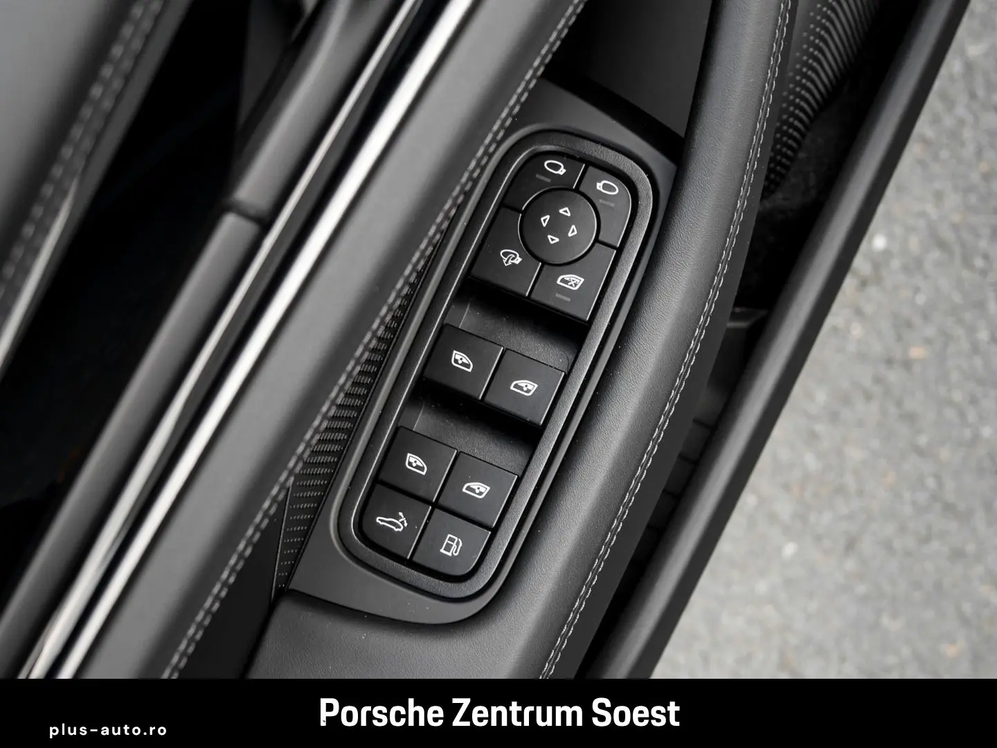 PORSCHE Panamera 4 E-Hybrid_Panoramic_BOSE