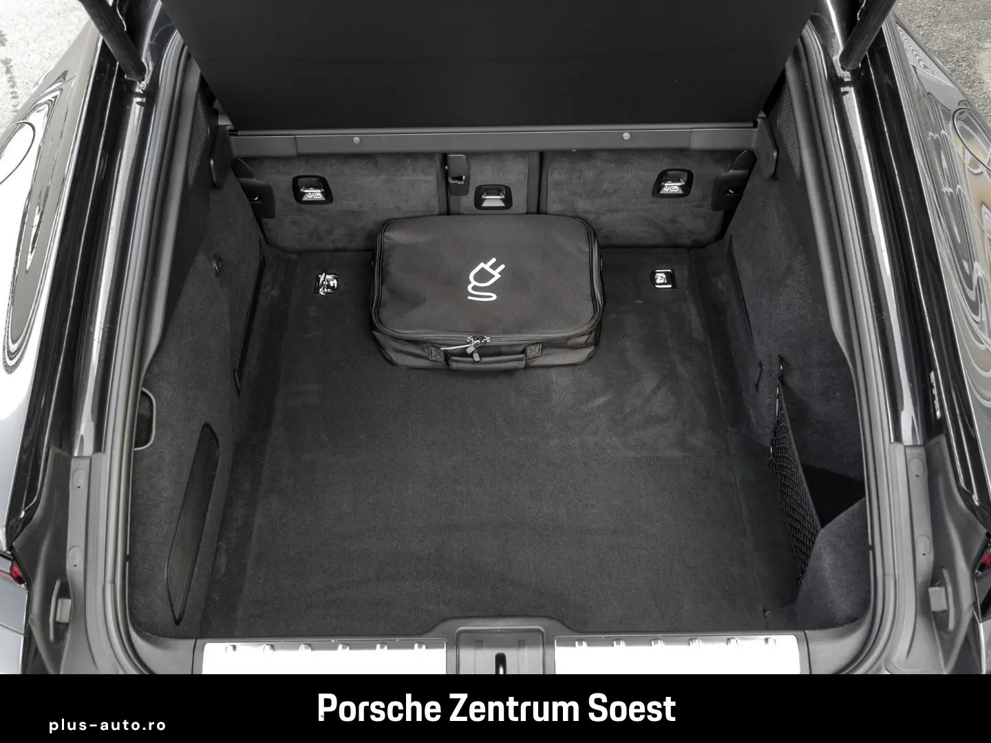 PORSCHE Panamera 4 E-Hybrid_Panoramic_BOSE