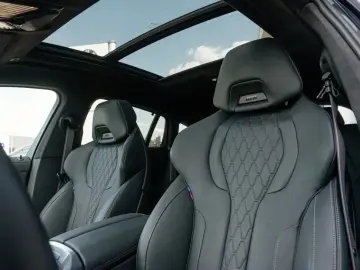 BMW X6 M60i xDrive 530 CP