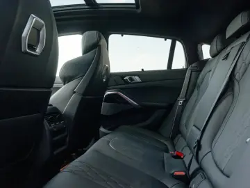 BMW X6 M60i xDrive 530 CP