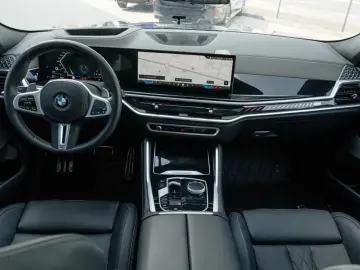 BMW X6 M60i xDrive 530 CP