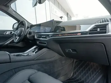 BMW X6 M60i xDrive 530 CP