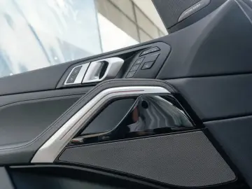 BMW X6 M60i xDrive 530 CP