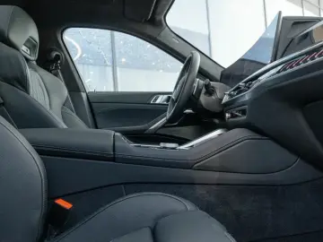 BMW X6 M60i xDrive 530 CP