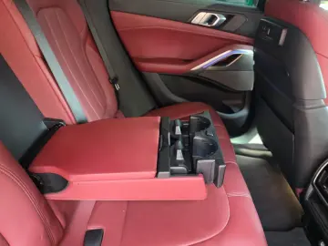 BMW X6 M50i xDrive   V8 530 CP