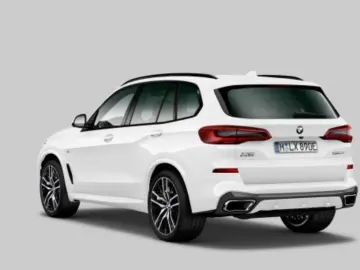 BMW X5 xDrive 45 e M Sport  HUD  Laser  Pano  360
