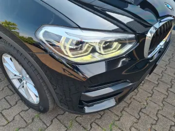 BMW X3 x20d Advantage - ASSISTS - LED - HUD -
