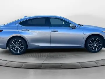 ✨ Lexus ES 300h Business Line   Hybrid 218 CP