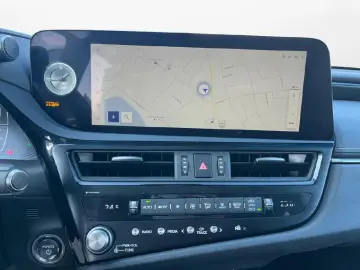 ✨ Lexus ES 300h Business Line   Hybrid 218 CP