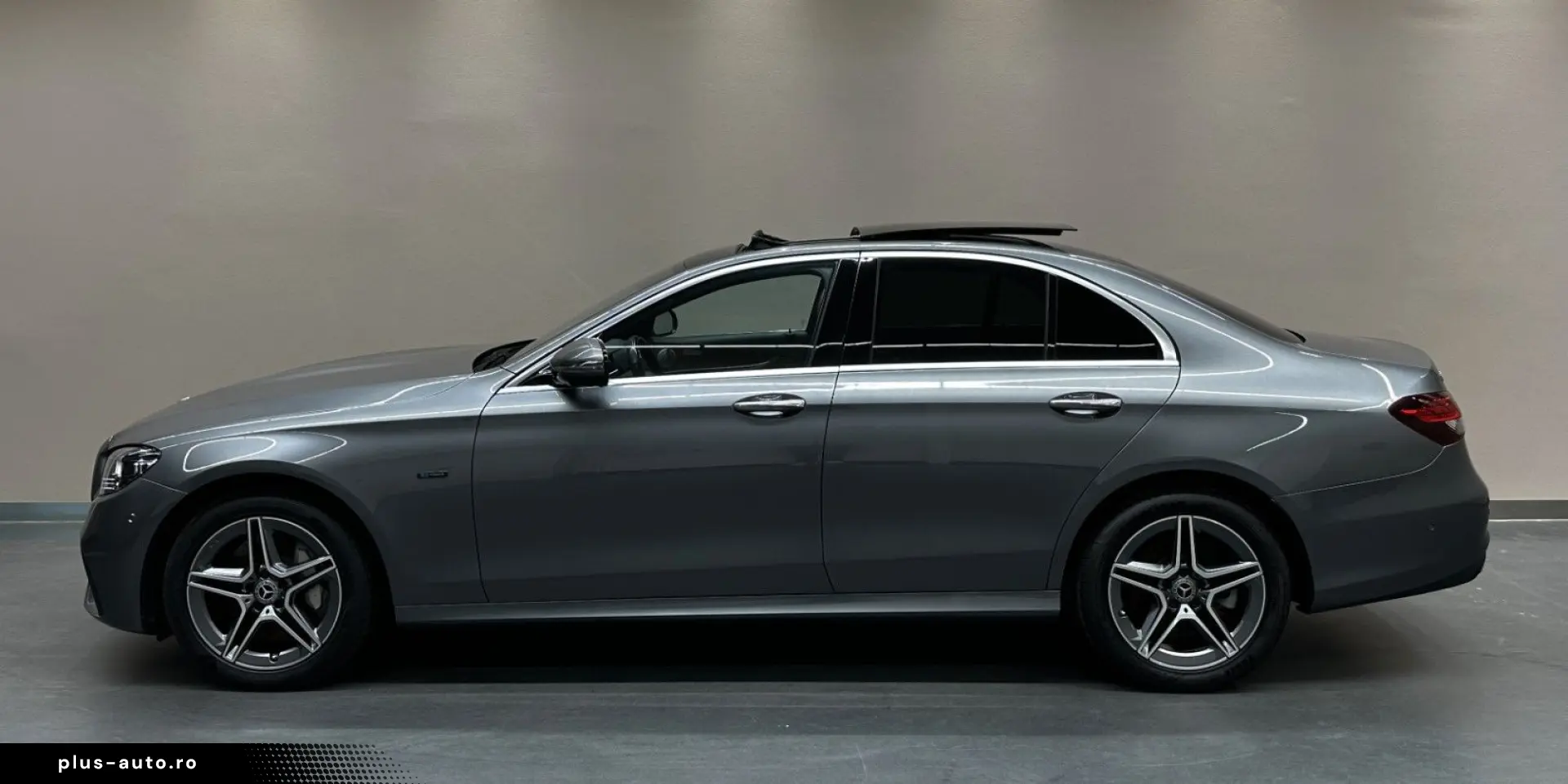 MERCEDES-BENZ E300 de AMG Line  1.HAND BURMESTER PANO 360
