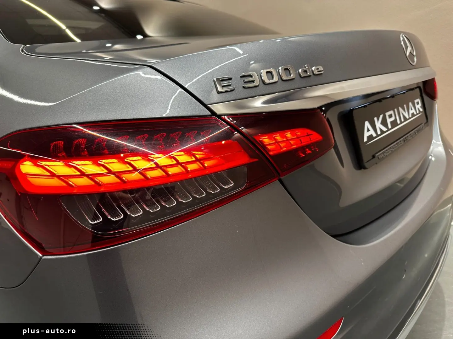 MERCEDES-BENZ E300 de AMG Line  1.HAND BURMESTER PANO 360