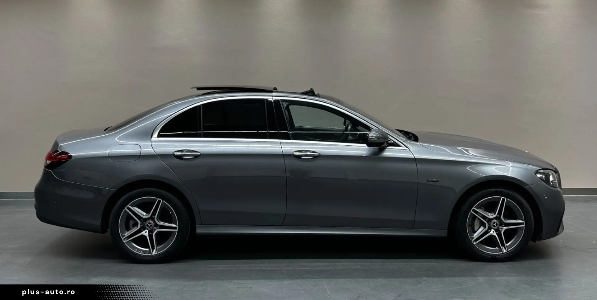 MERCEDES-BENZ E300 de AMG Line  1.HAND BURMESTER PANO 360