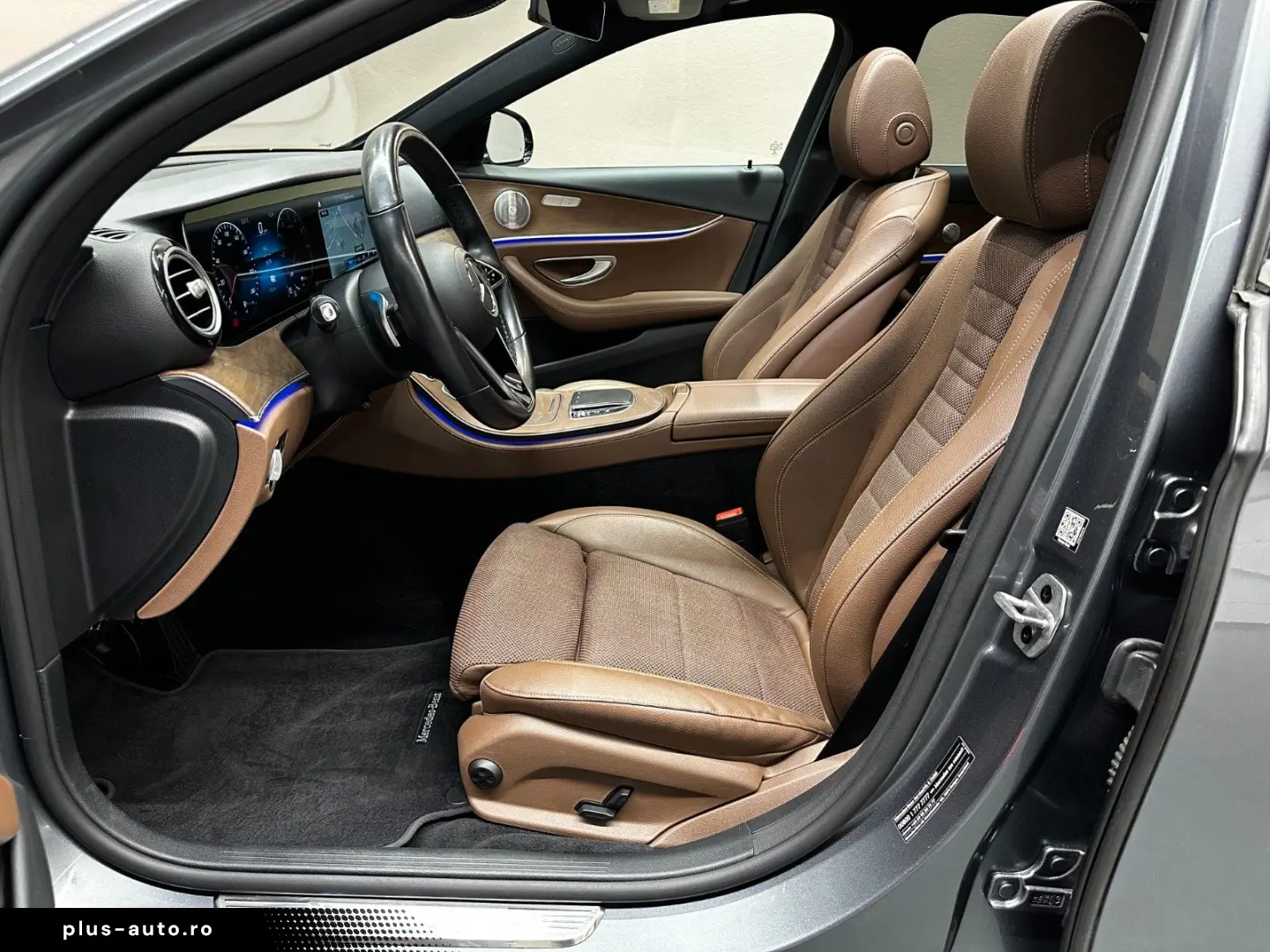 MERCEDES-BENZ E300 de AMG Line  1.HAND BURMESTER PANO 360