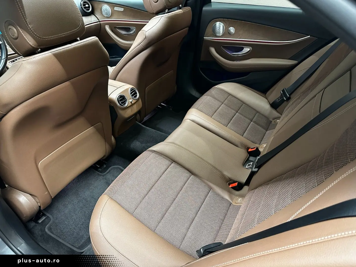 MERCEDES-BENZ E300 de AMG Line  1.HAND BURMESTER PANO 360