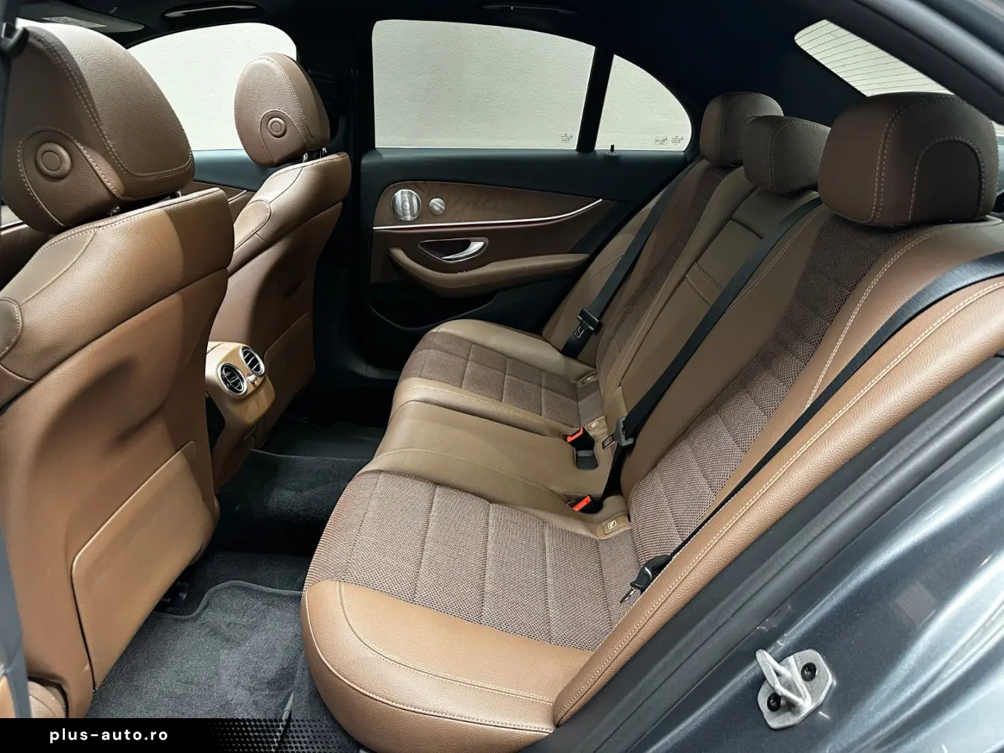 MERCEDES-BENZ E300 de AMG Line  1.HAND BURMESTER PANO 360