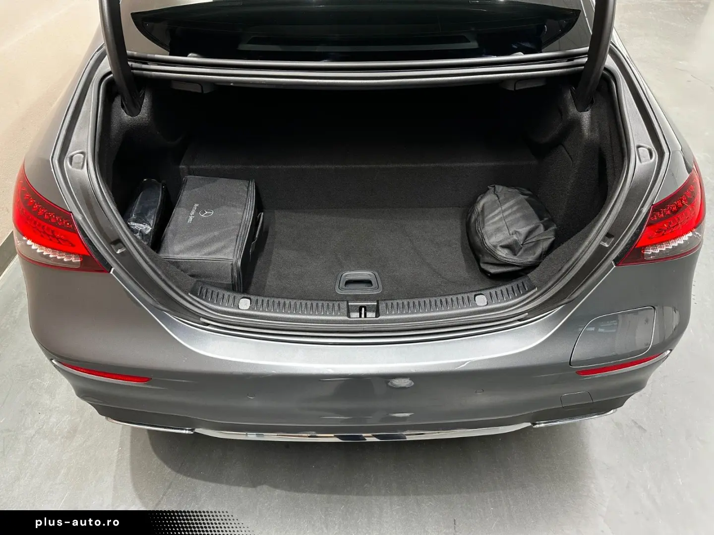 MERCEDES-BENZ E300 de AMG Line  1.HAND BURMESTER PANO 360