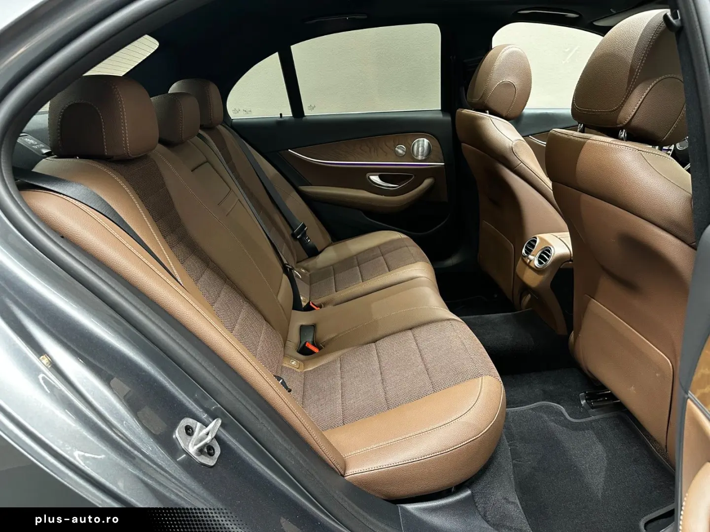 MERCEDES-BENZ E300 de AMG Line  1.HAND BURMESTER PANO 360