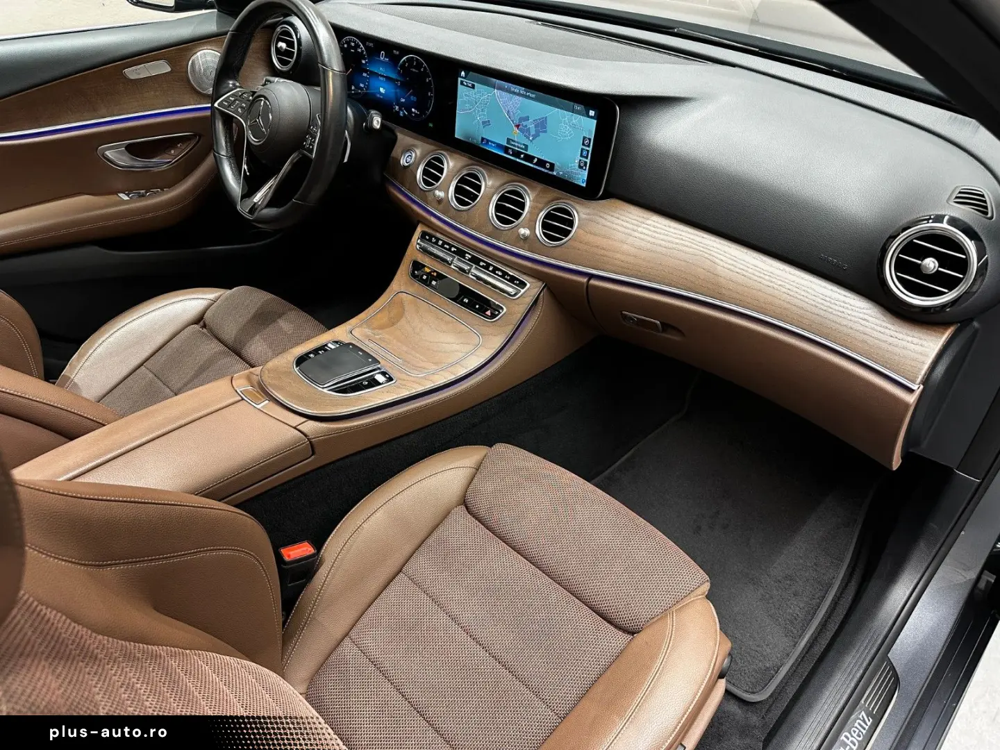 MERCEDES-BENZ E300 de AMG Line  1.HAND BURMESTER PANO 360