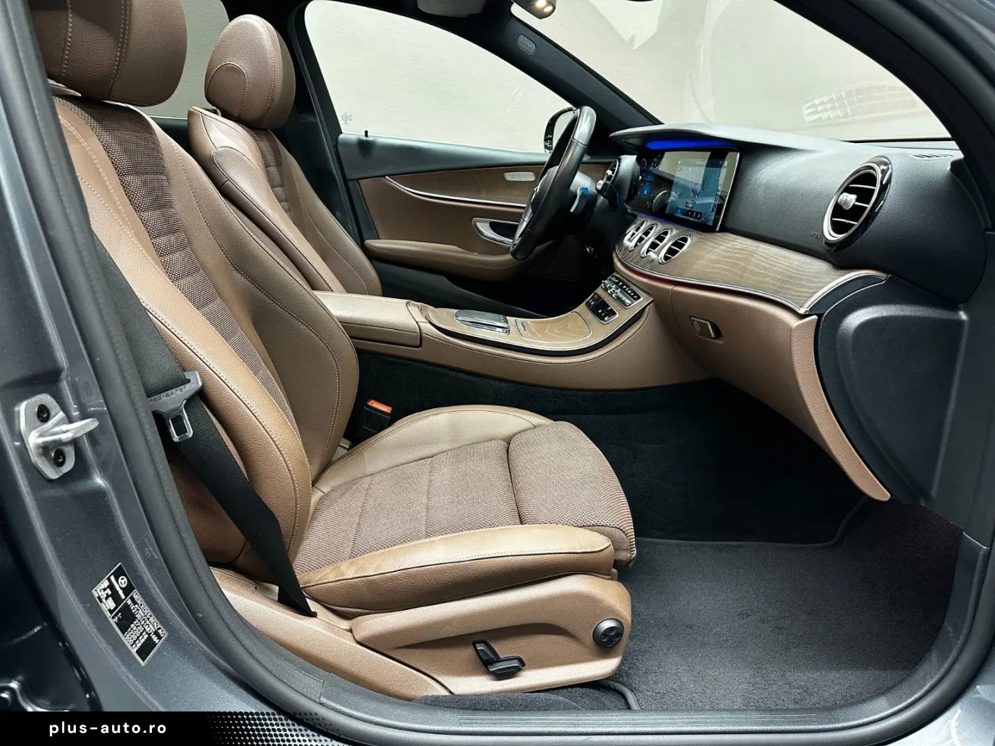 MERCEDES-BENZ E300 de AMG Line  1.HAND BURMESTER PANO 360