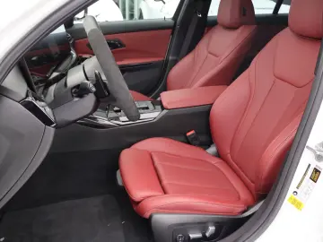BMW 330i M Performance
