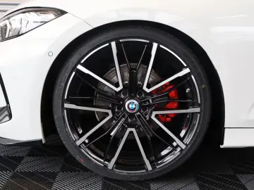 BMW 330i M Performance