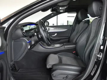 MERCEDES-BENZ E 300 de 9G AMG LINE PANORAMA 360 -KAMERA